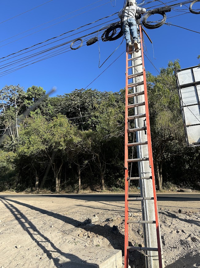 Poste y infraestructura de FAMNET